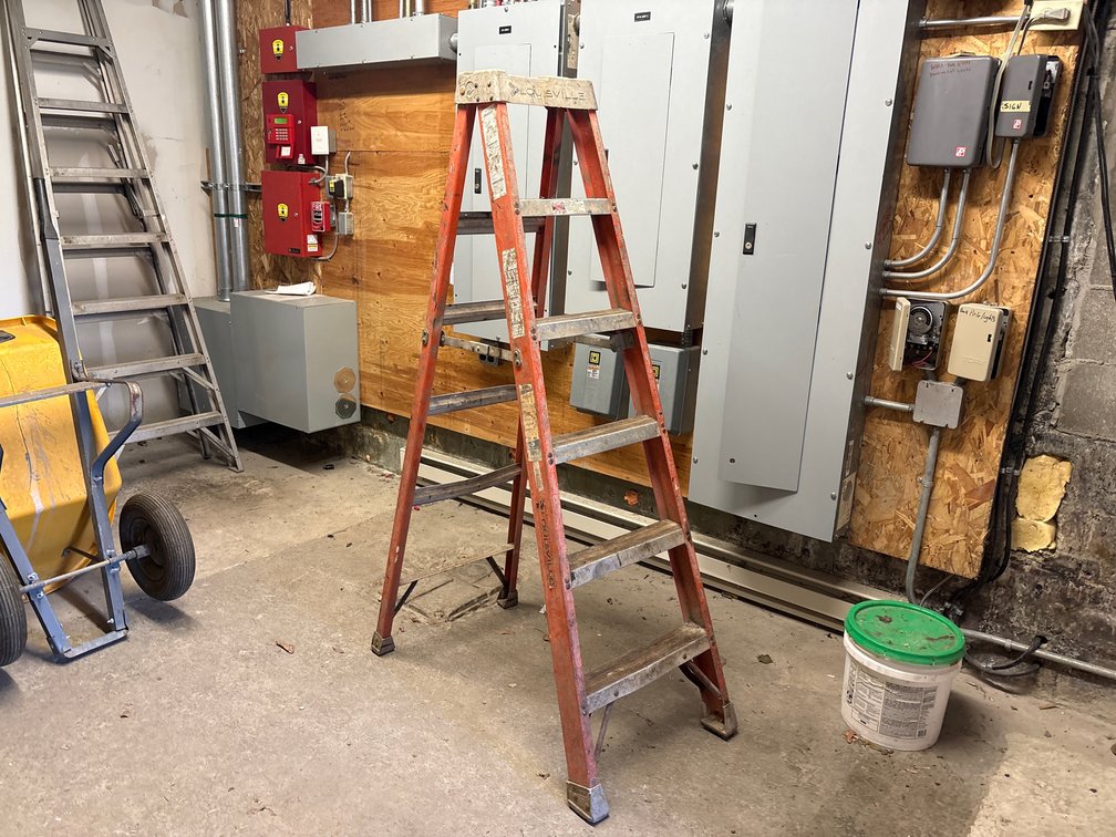 Louisville 6' Fiberglass Step Ladder