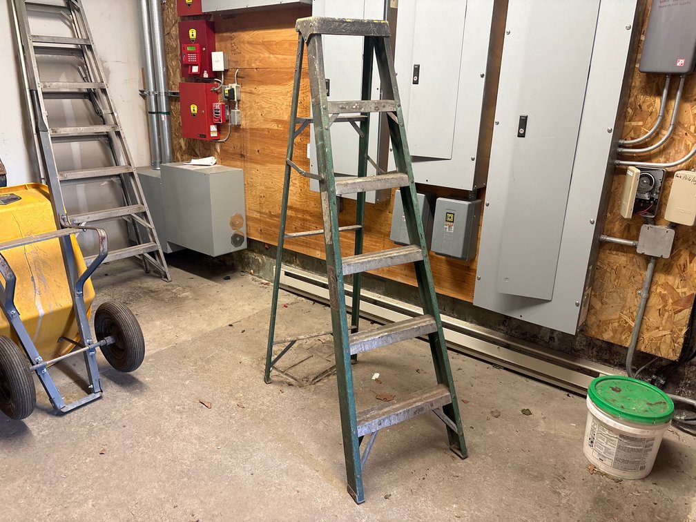 Louisville 6' Fiberglass Step Ladder