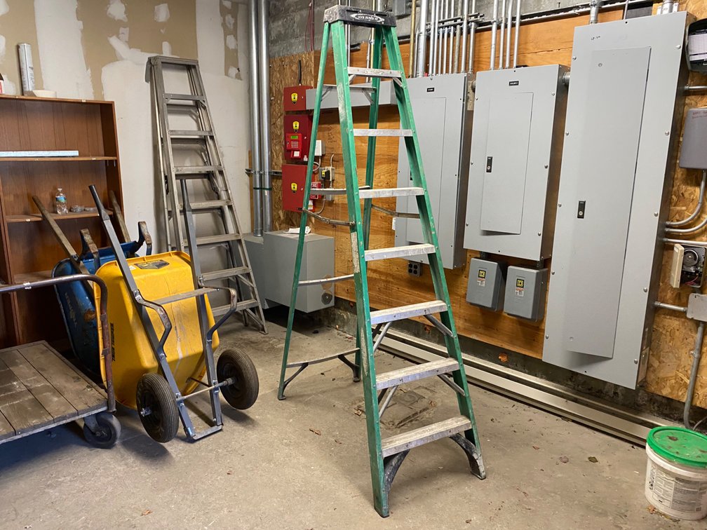 Werner 8' Fiberglass Step Ladder
