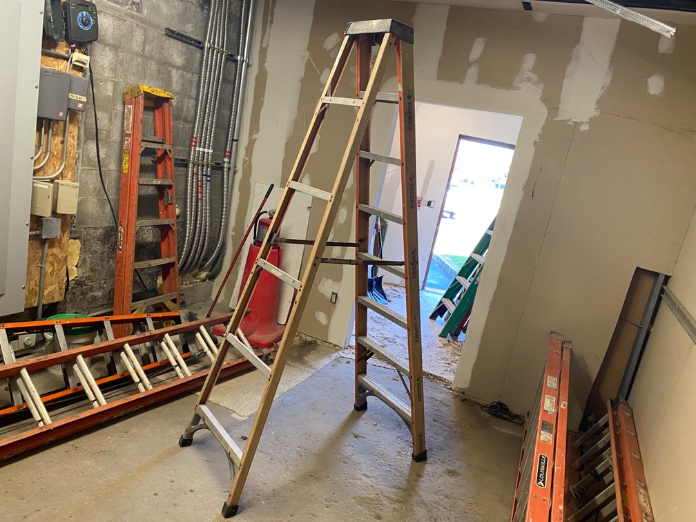 Husky 8' Fiberglass Step Ladder