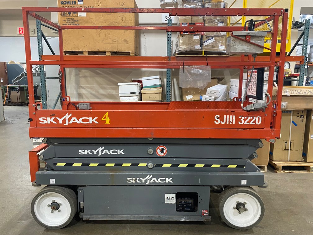 Skyjack SJIII 3220 Electric Scissor Lift