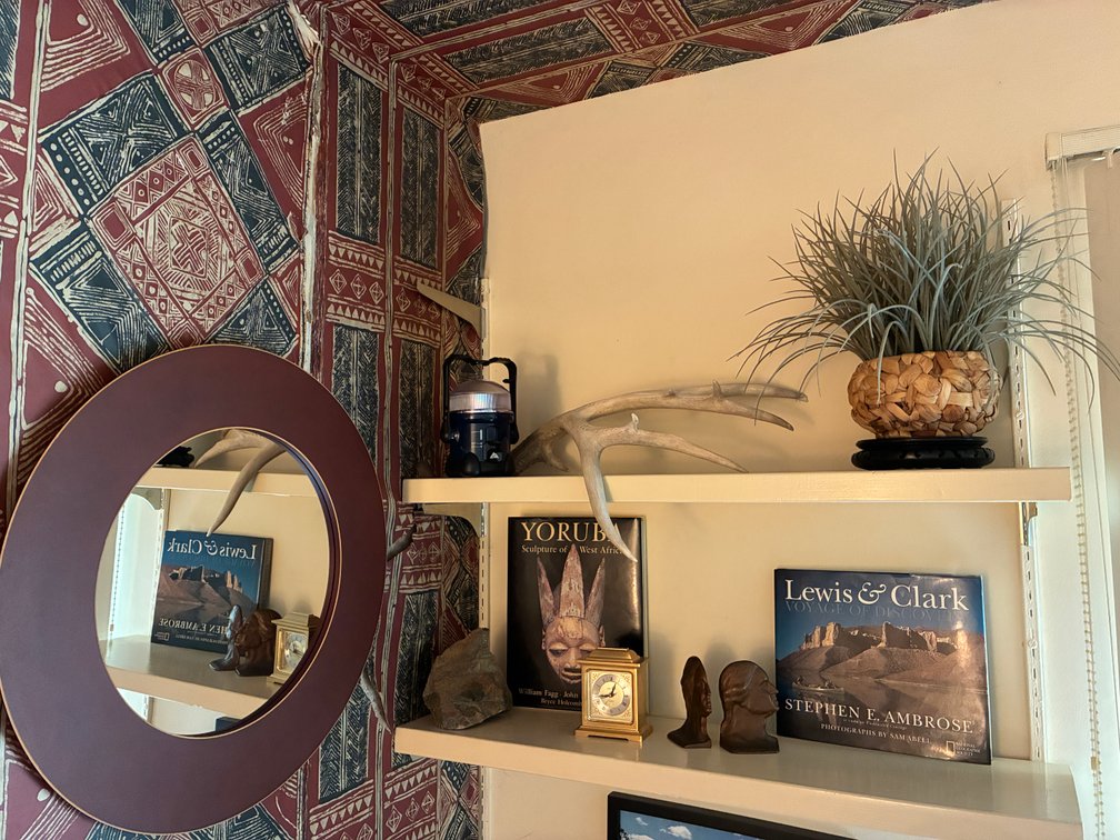 Round Mirror, Contents of Shelves