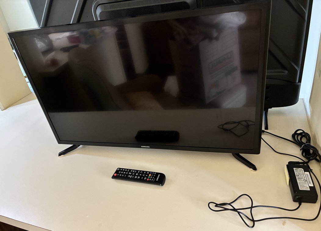 Samsung 32in HD 1080p Smart LED LCD TV