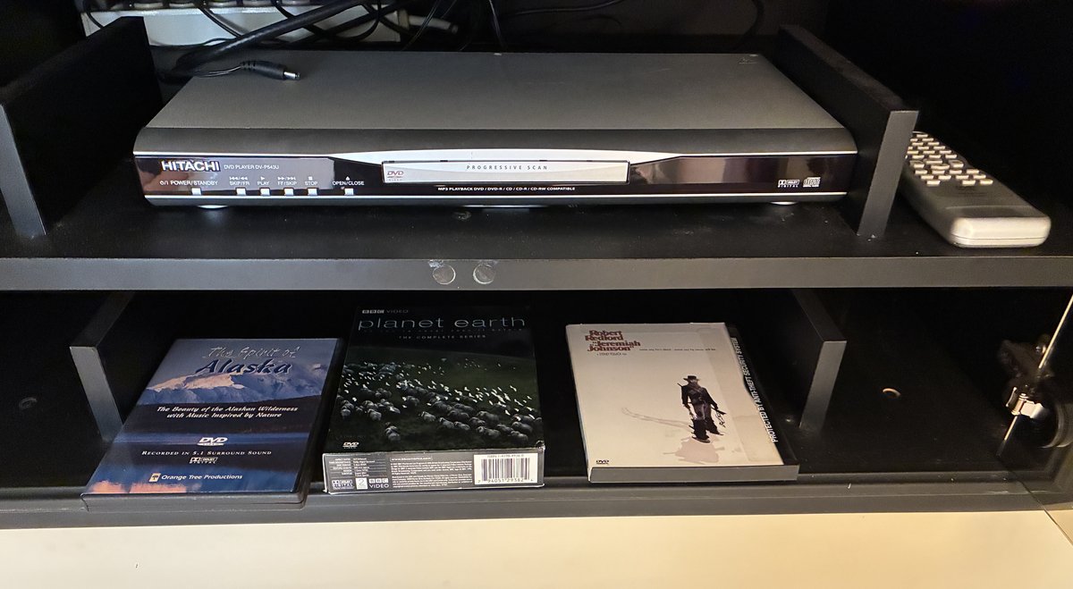 Hitachi DVD Player, DVDs