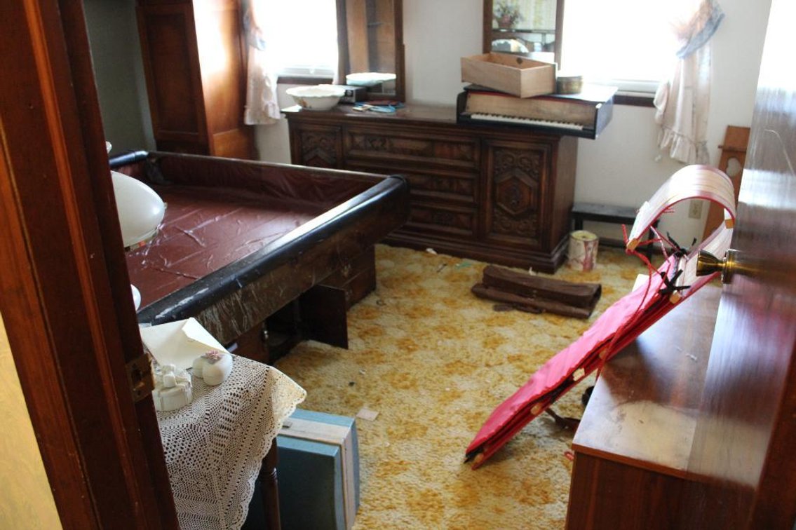 MASTER BED CONTENTS