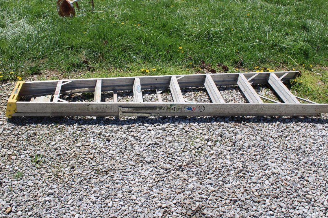 ALUMINUM A-FRAME LADDER