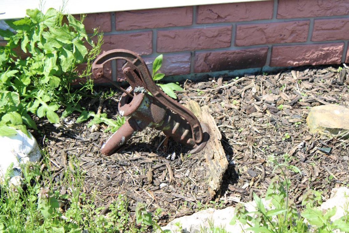 VINTAGE CAST IRON WATER HYDRANT