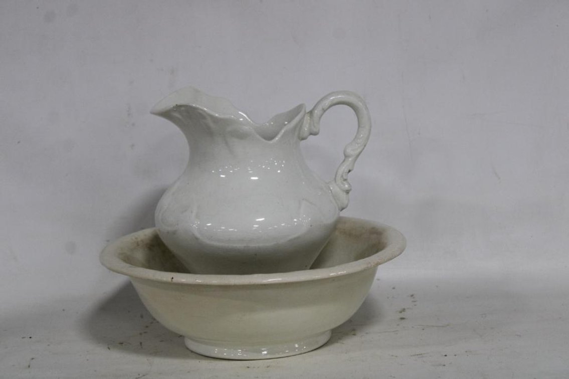 VINTAGE WASH BASIN AND PITCHER