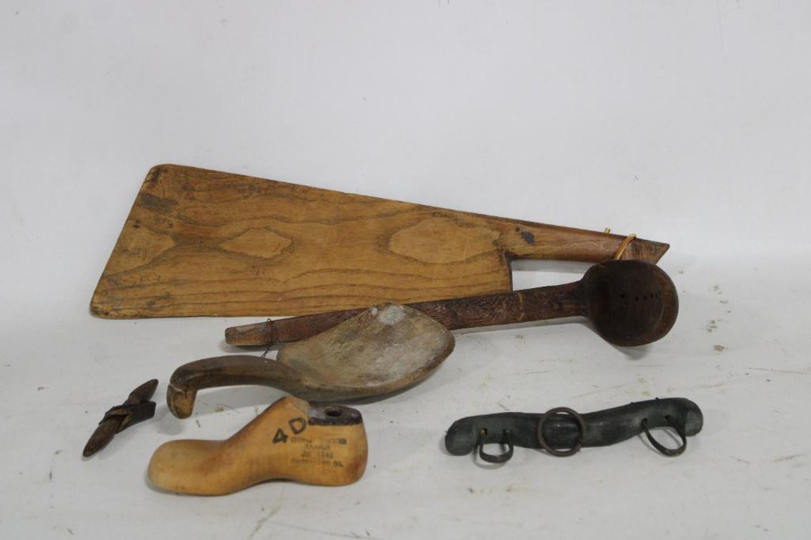 PRIMITIVE WOODEN DECOR
