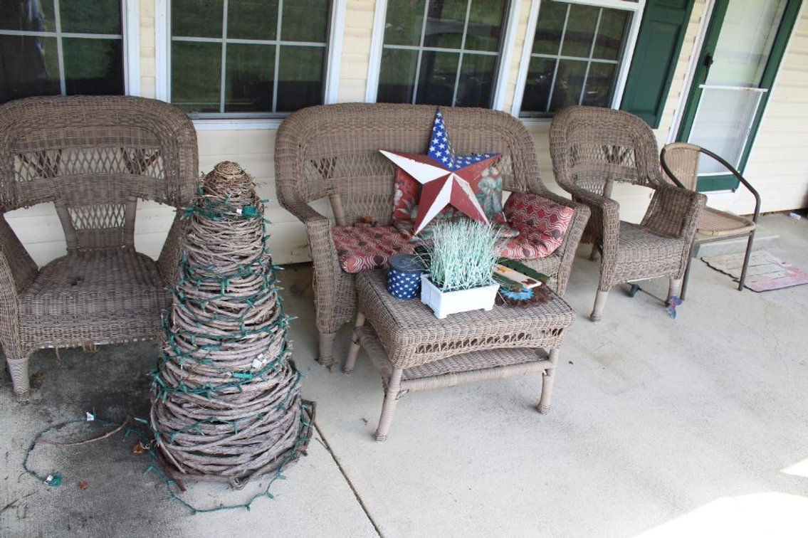 WICKER FURNITURE 