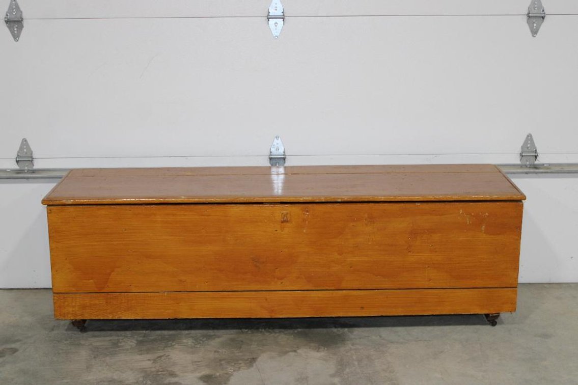 VINTAGE HOPE CHEST