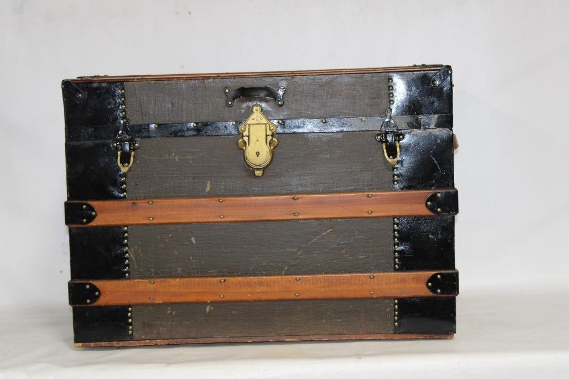VINTAGE FLAT TOP STEAMER TRUNK
