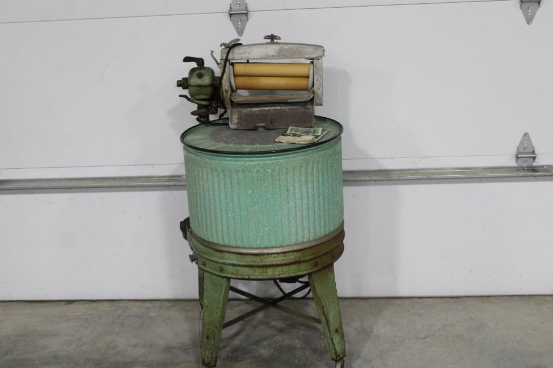 VINTAGE VUSS LAUNDRY MACHINE