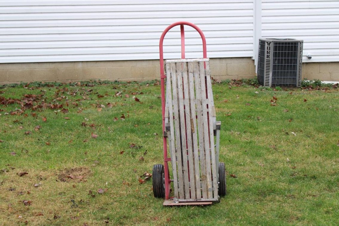 2 WHEEL DOLLY AND WORK BENCH