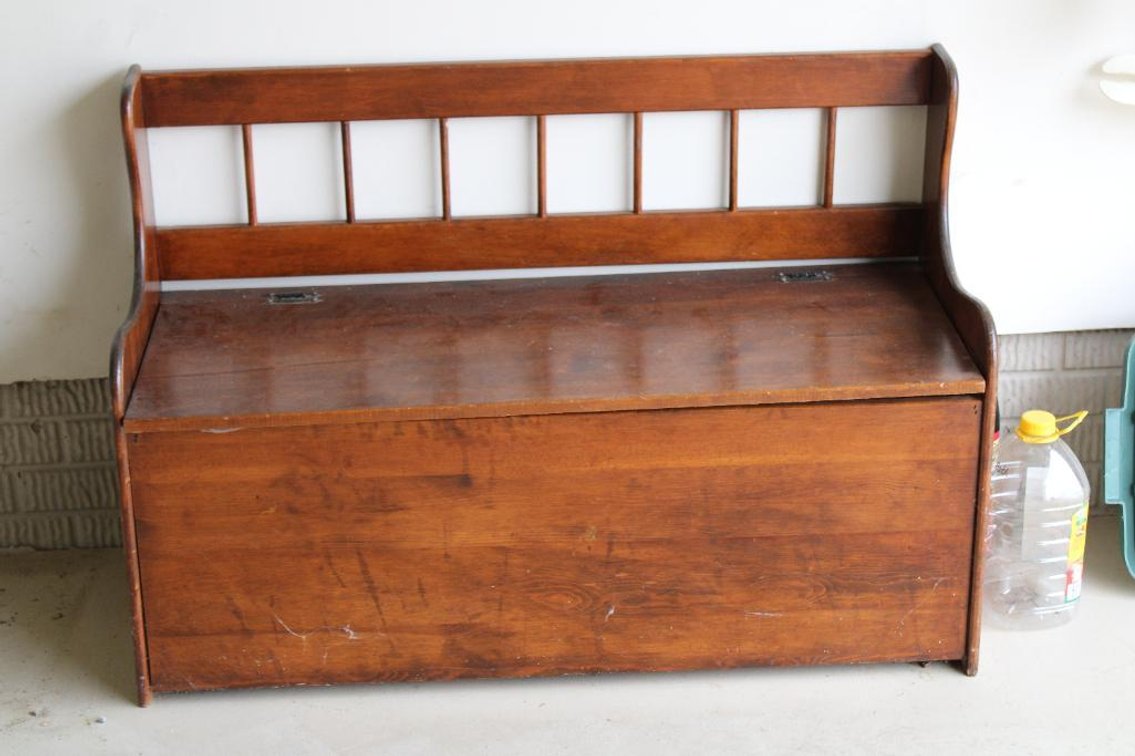 STORAGE BENCH AND BIRD SEED