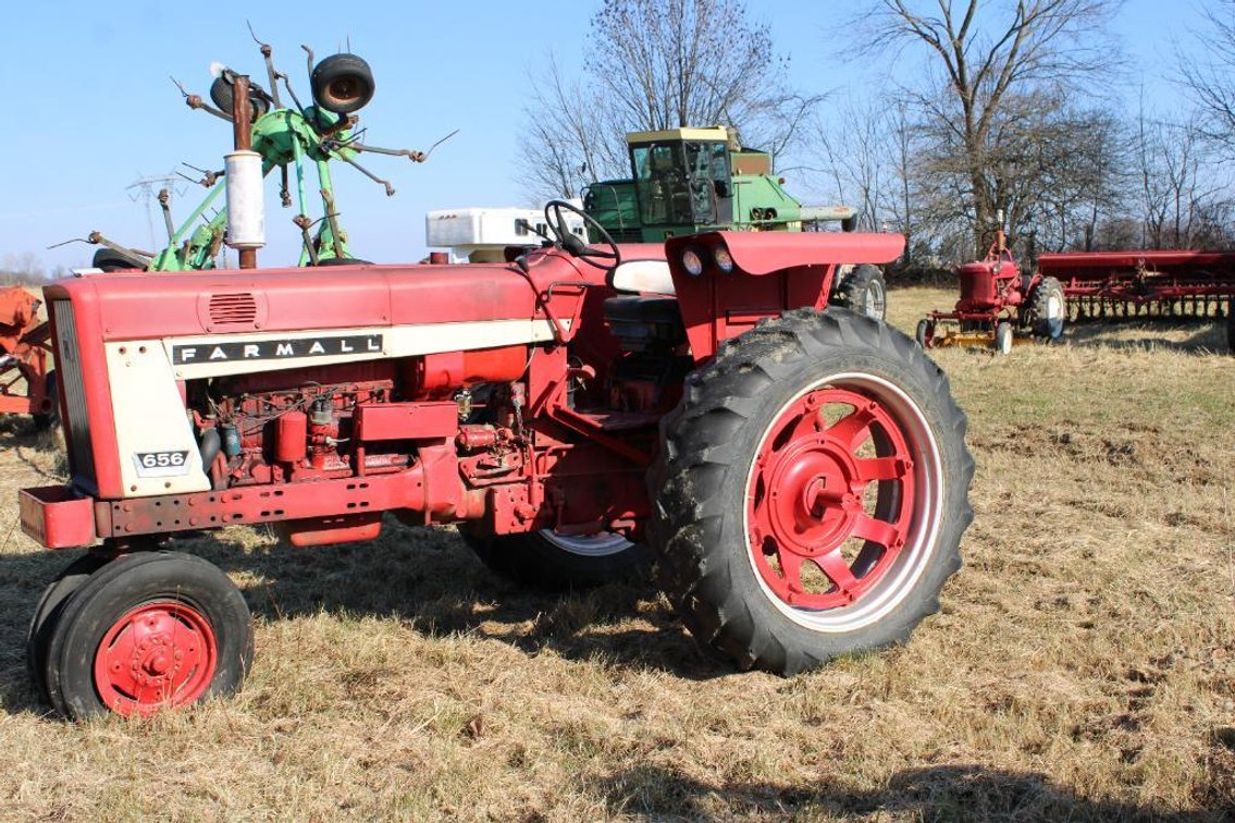 FARMALL 656 TRACTOR 