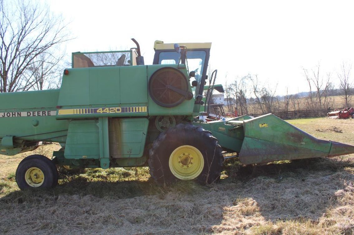 JOHN DEERE 4420 COMBINE  W/ 343 HEAD