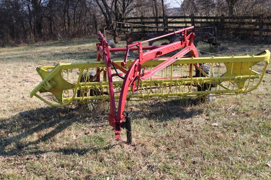 NEW HOLLAND 56 BAR RAKE