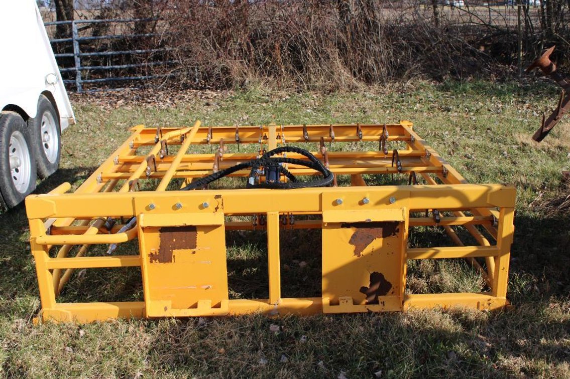 LAND HONOR QUICK TACH HAY GRAPPLE