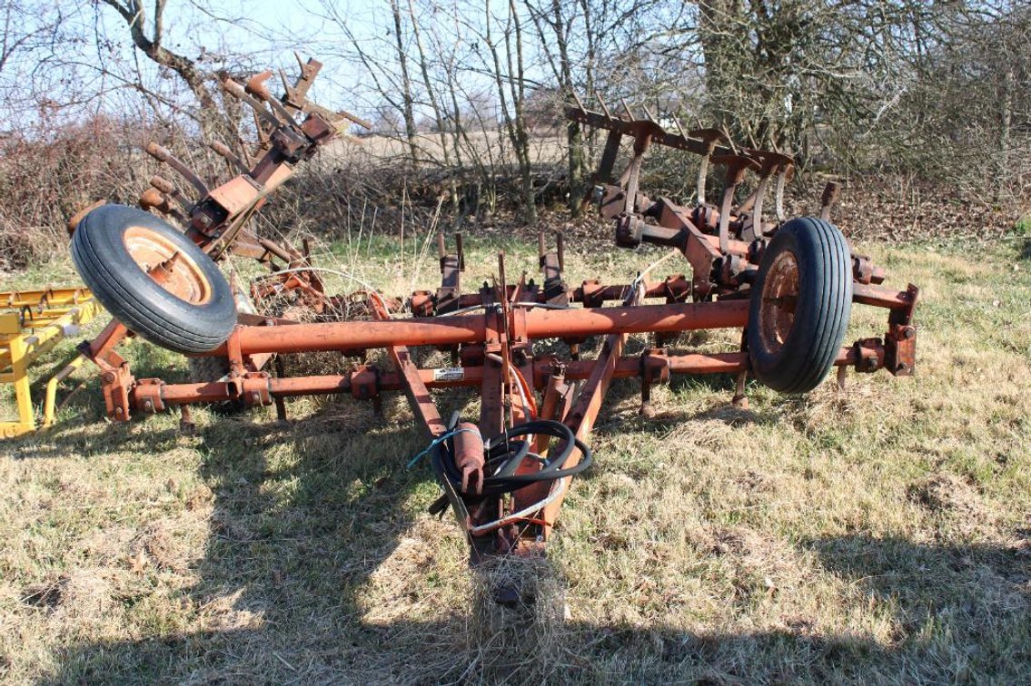 ALLIS CHALMERS 1200P FIELD CULTIVATOR