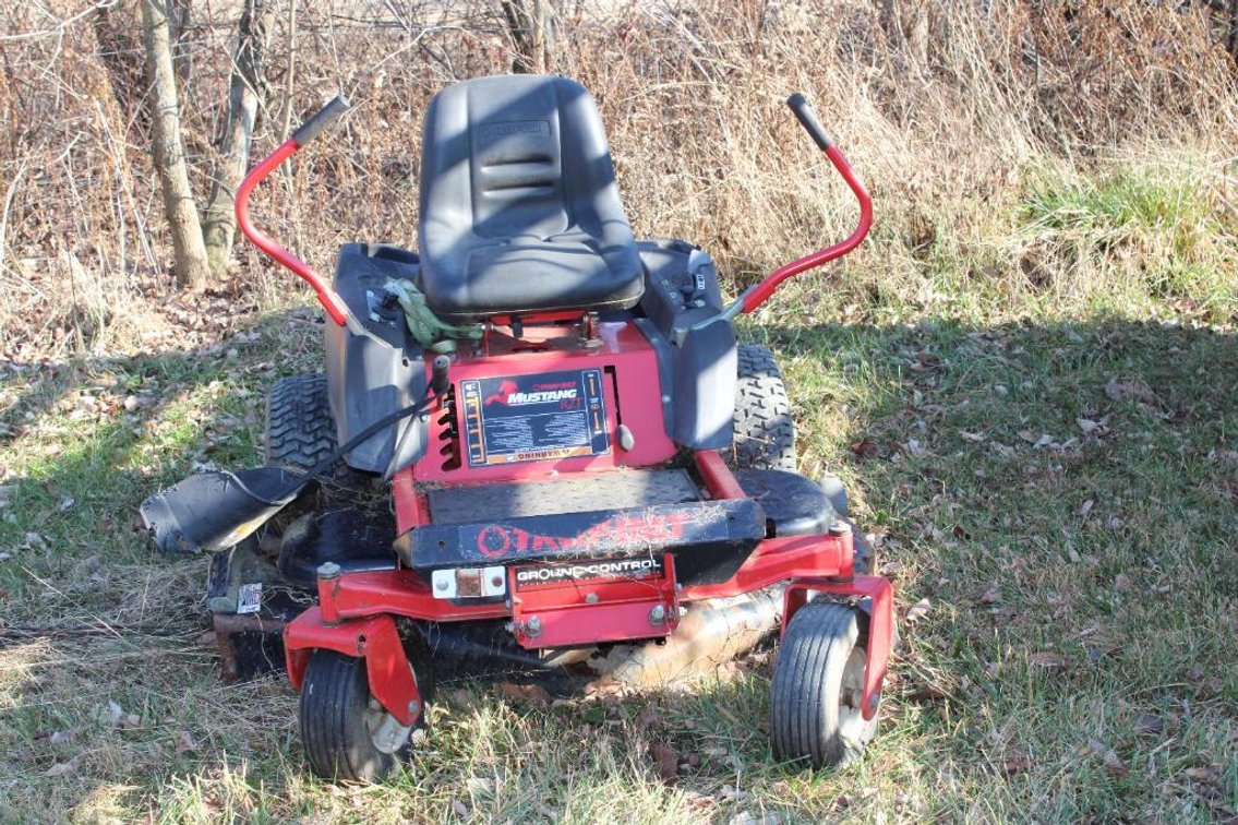 TROY BILT MUSTANG RZT ZERO TURN (NON-RUNNING)