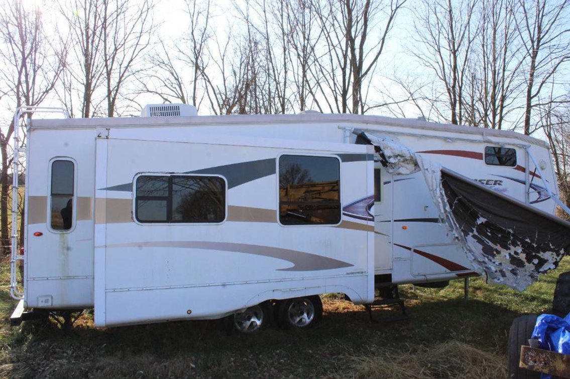 NO TITLE - PATRIOT CRUISER CROSS ROADS 5TH WHEEL CAMPER 