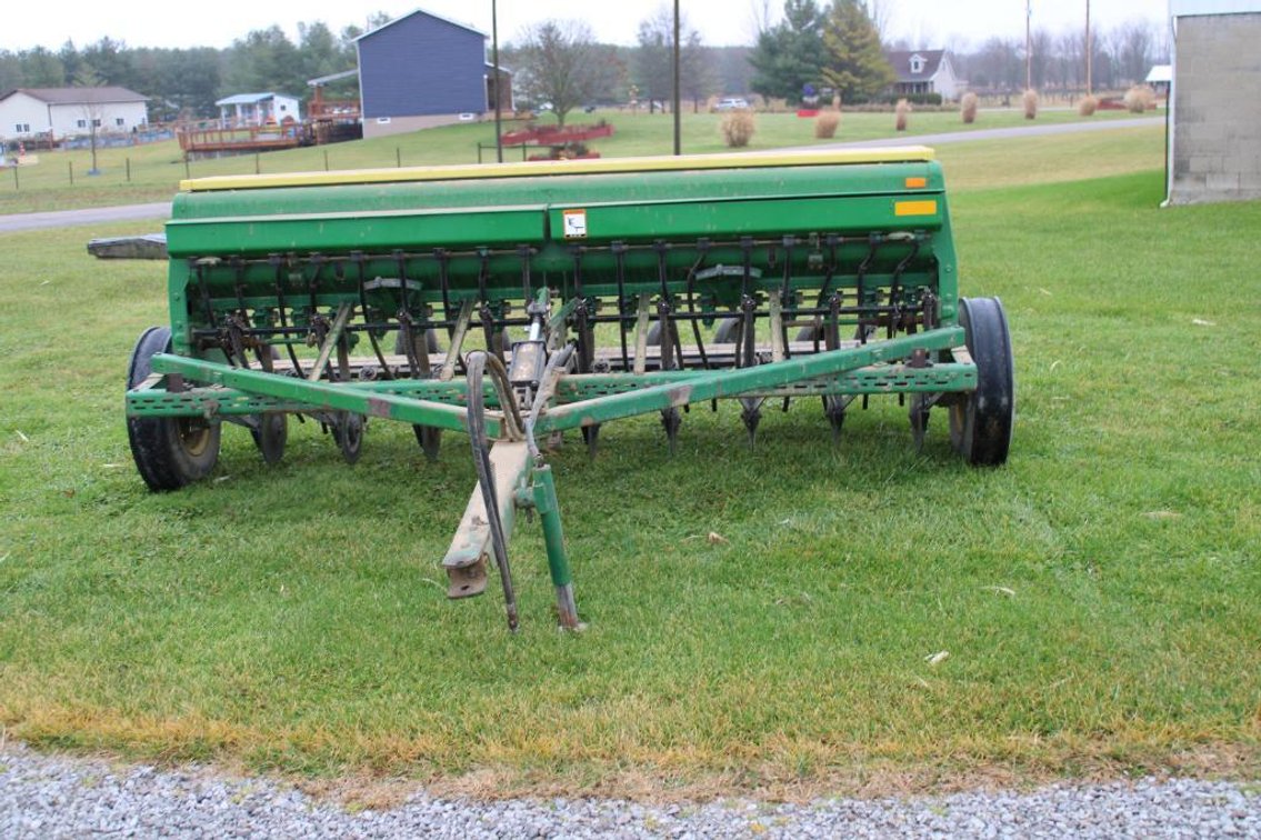 JOHN DEERE 8200 GRAIN DRILL