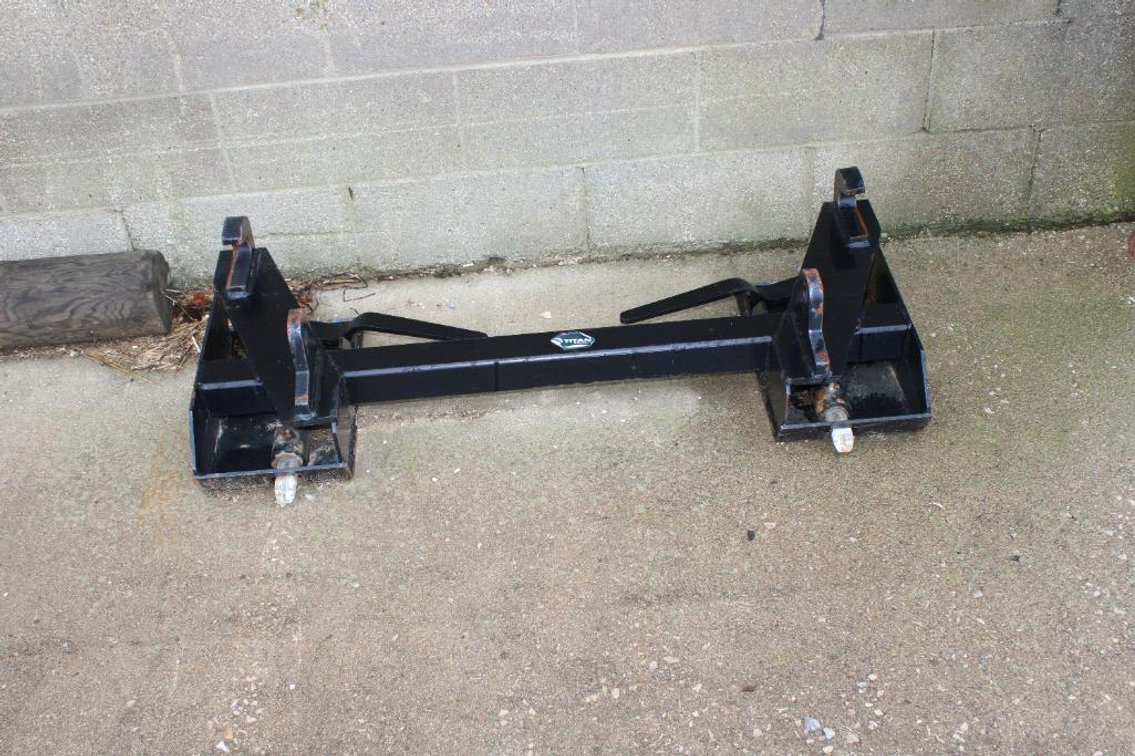JOHN DEERE GLOBAL QUICK TACH TO SKID STEER QUICK TACH 