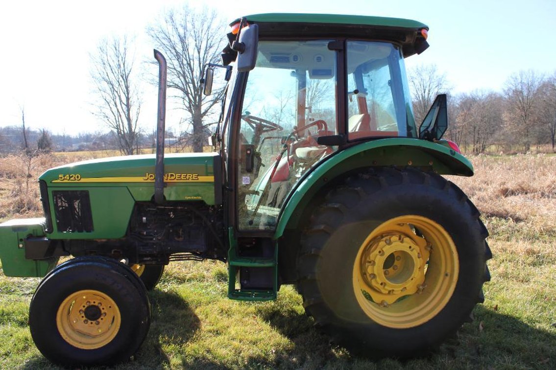 JOHN DEERE 5420 SYNC SHUTTLE TRACTOR