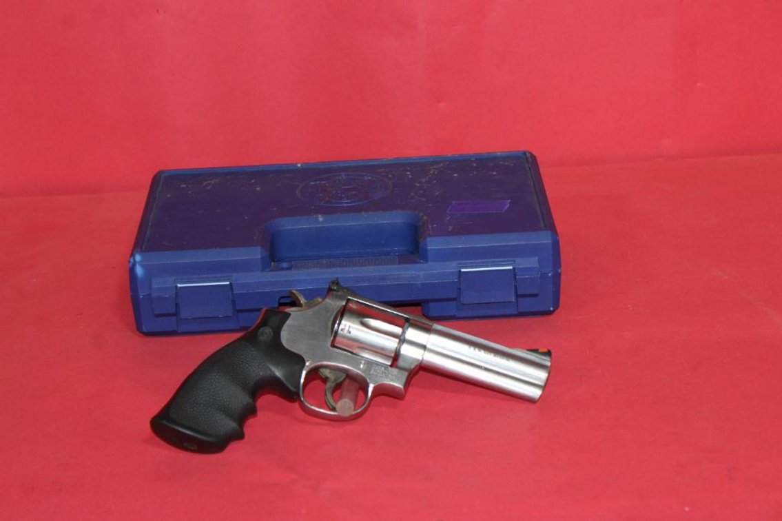 SMITH AND WESSON 686 .357MAG REVOLVER