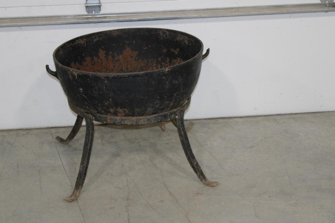 CAST IRON KETTLE W/ STAND