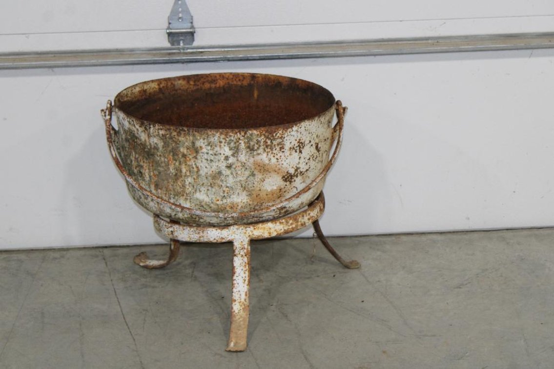 CAST IRON KETTLE W/ STAND