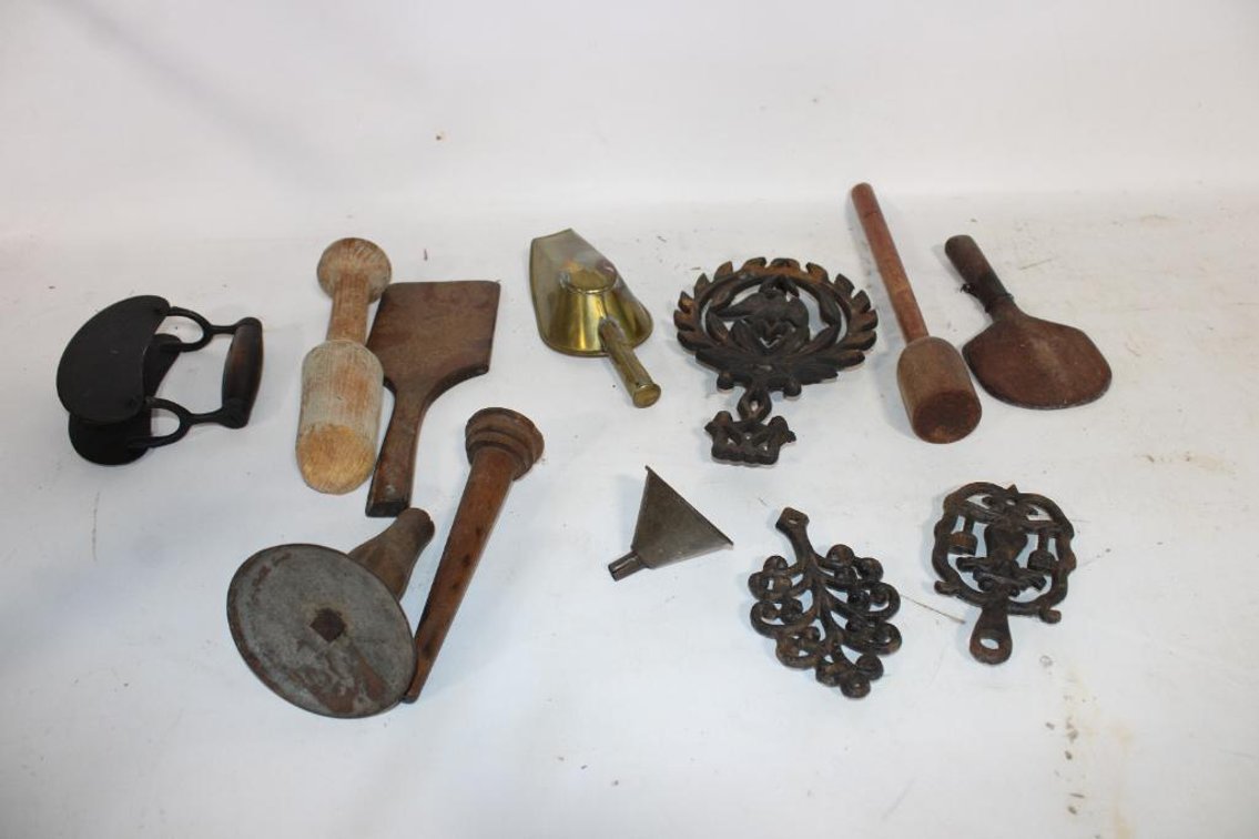 PRIMITIVE DECOR/ UTENSILS