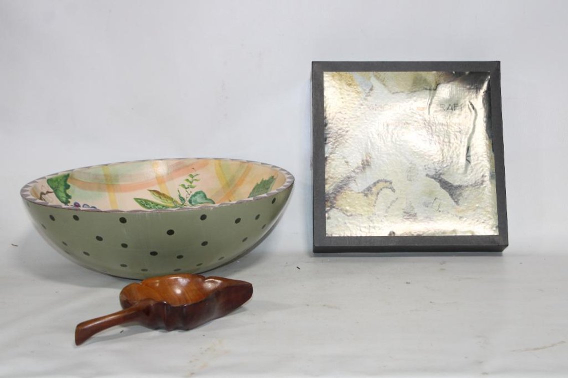 WOODEN BOWLS AND CAVE PAINTING KIT