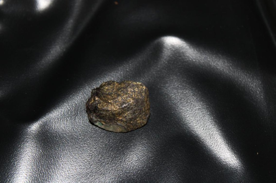 APPEARS TO HAVE GOLD FLAKE (edited 11-15)