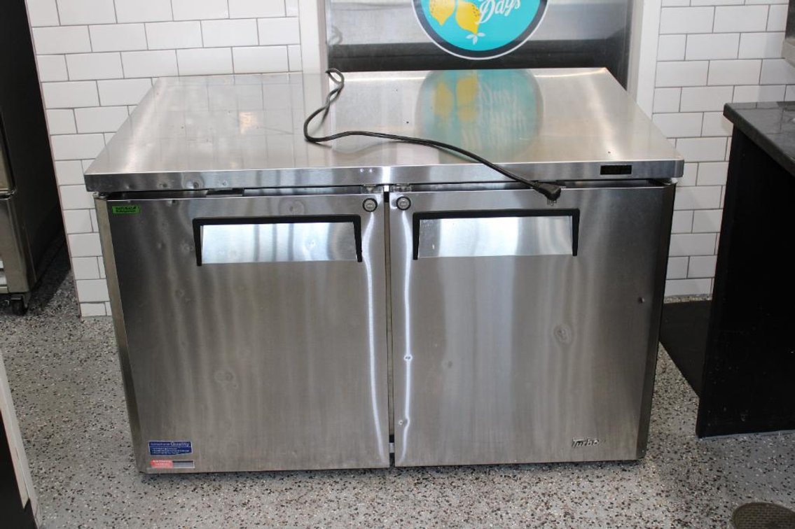 TURBO AIR UNDER COUNTER CABINET FRIDGE 