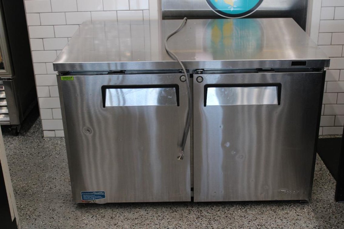 TURBO AIR UNDER COUNTER CABINET FRIDGE