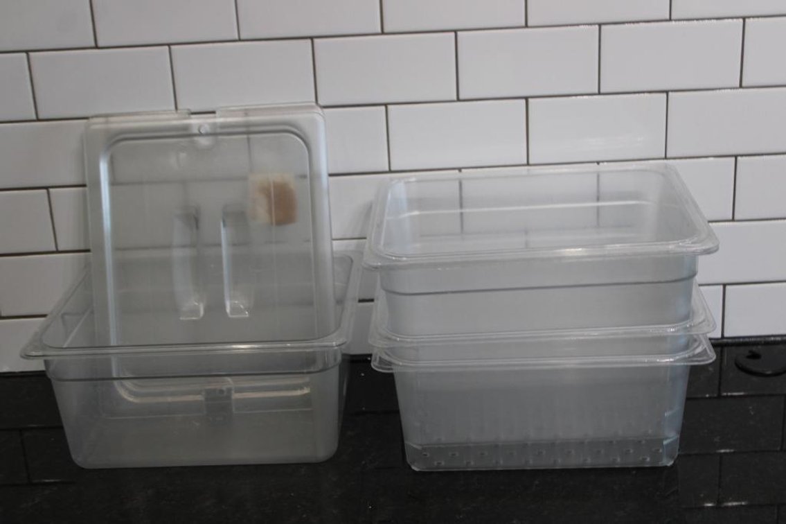 FOOD ORGANIZER TRAYS W/ LIDS 