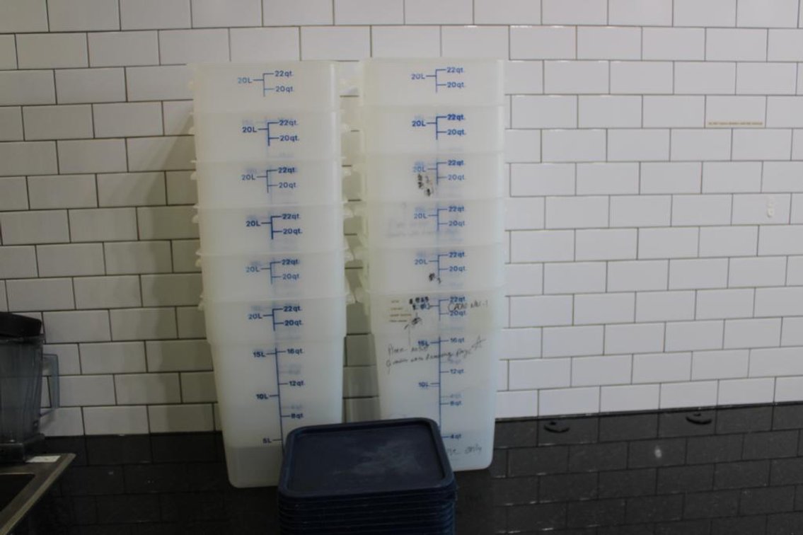 22QT STORAGE MEASURING CONTAINERS W/ LIDS