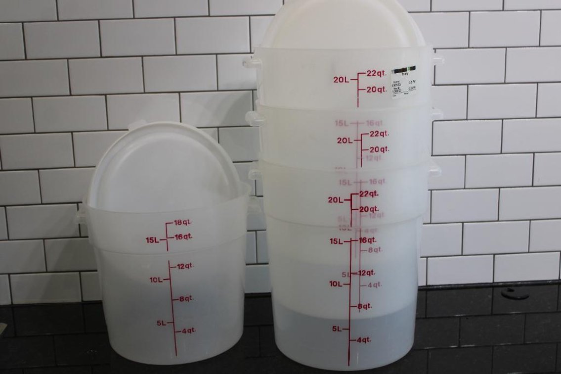 22QT STORAGE MEASURING CONTAINERS W/ LIDS