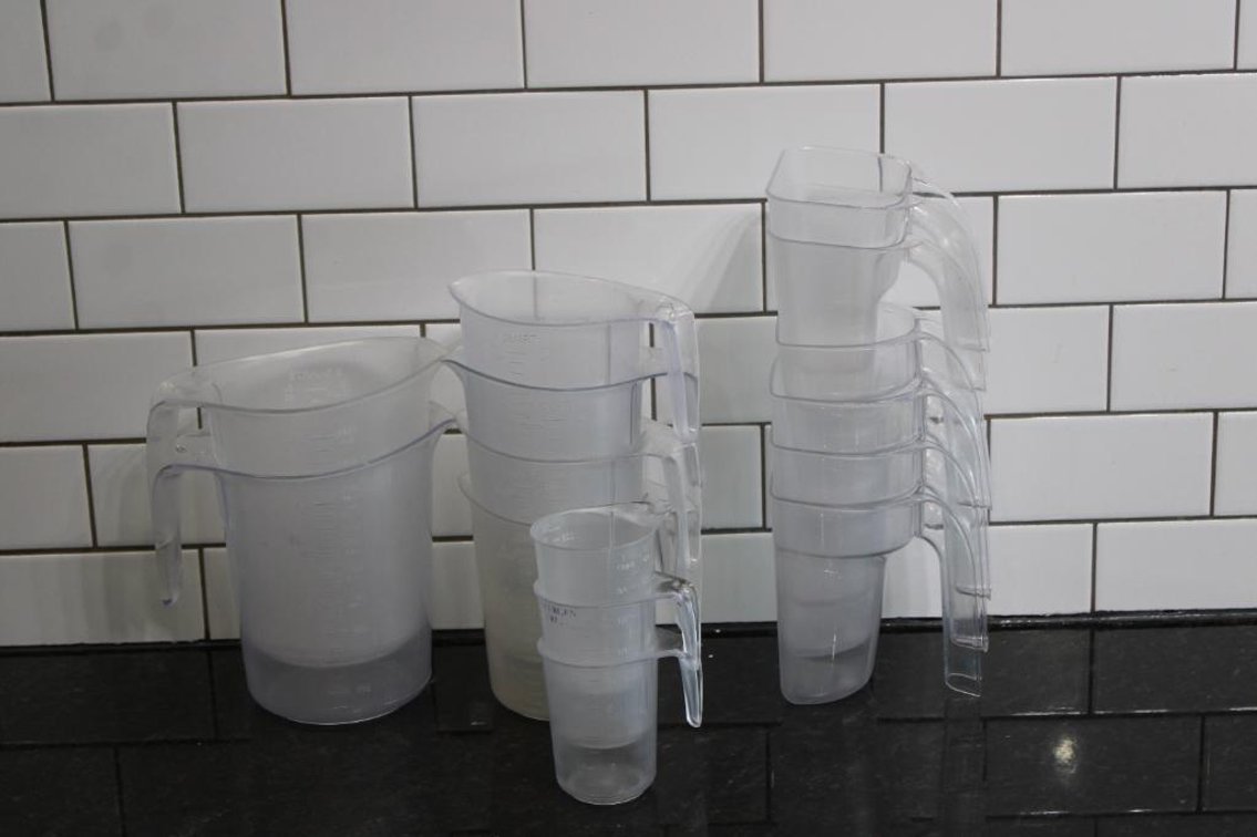 MEASURING CUPS AND SCOOPERS