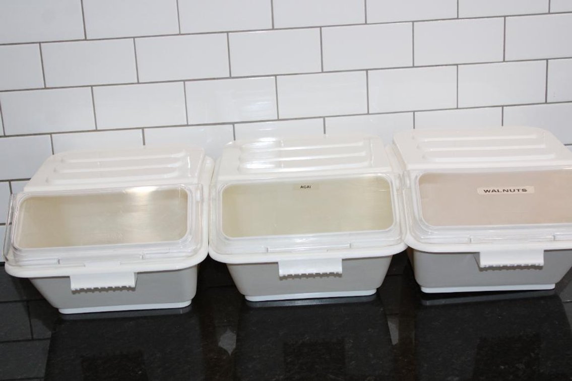 STACKABLE STORAGE CONTAINERS 