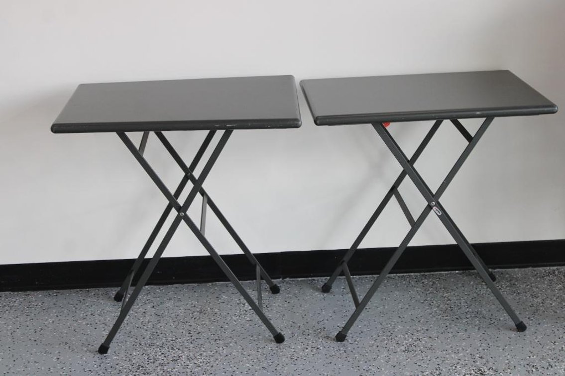 FOLDING TABLES