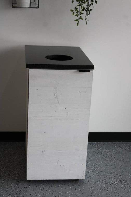 TRASH CAN HOLDER 