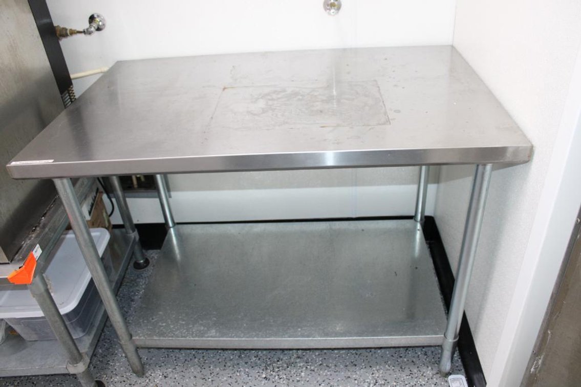 STAINLESS TABLE