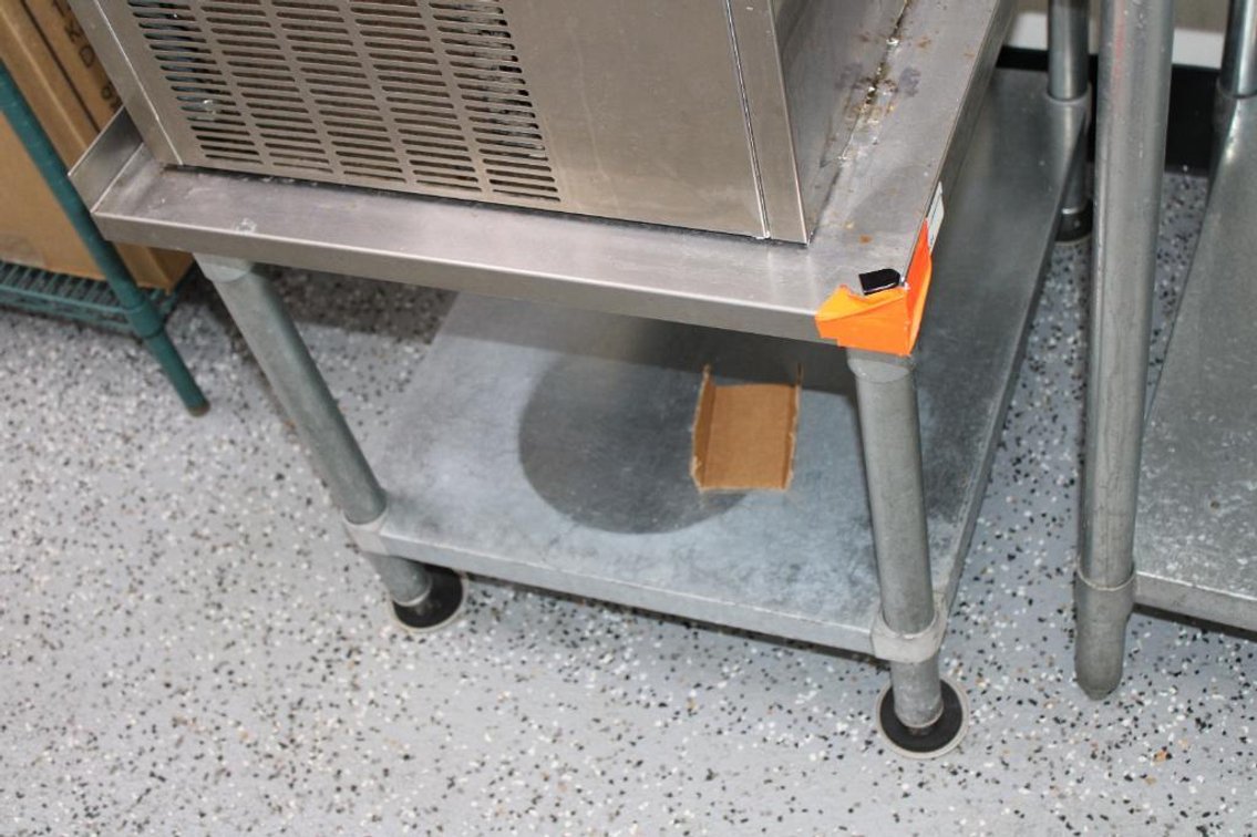STAINLESS TABLE
