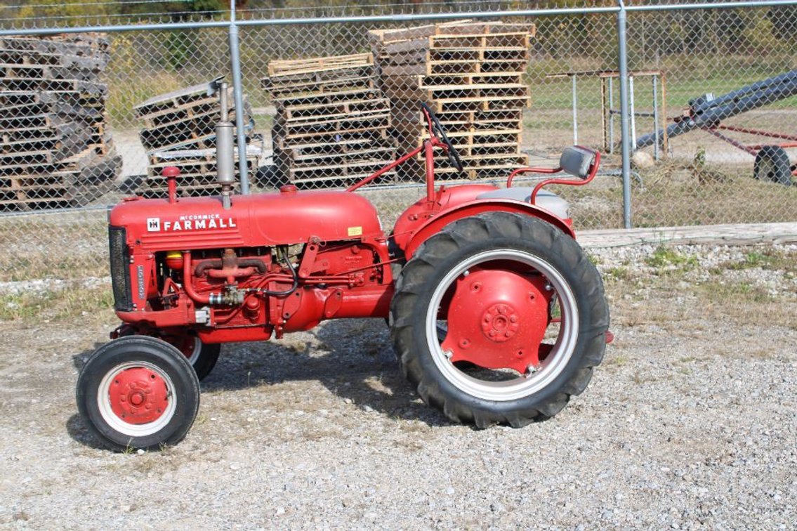 FARMALL CUB LO BOY TRACTOR