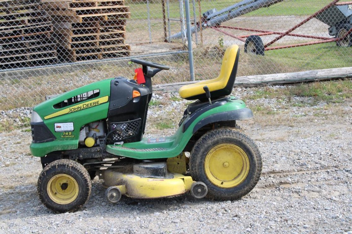 JOHN DEERE 145 RIDING MOWER (NON RUNNING)