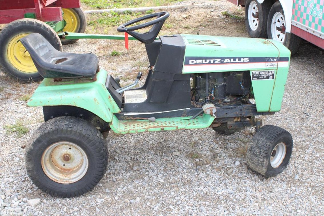 DEUTZ ALLIS RIDING MOWER (NON RUNNING)