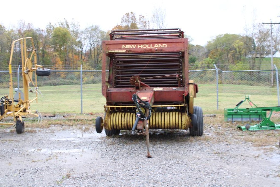 NEW HOLLAND 851 ROUND BALER